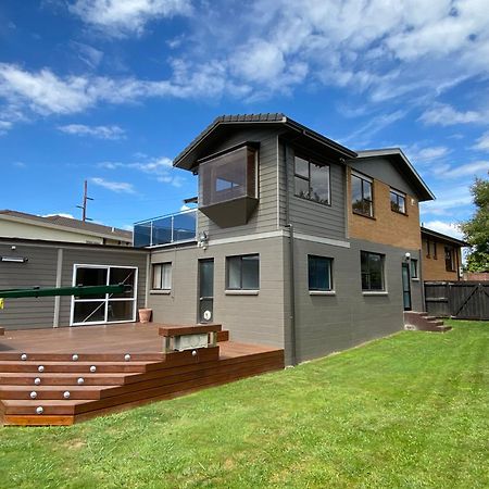 Spacious Retreat With Mountain View Роторуа Екстериор снимка