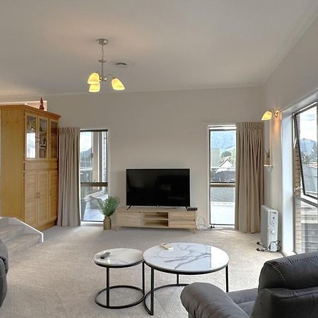 Spacious Retreat With Mountain View Роторуа Екстериор снимка