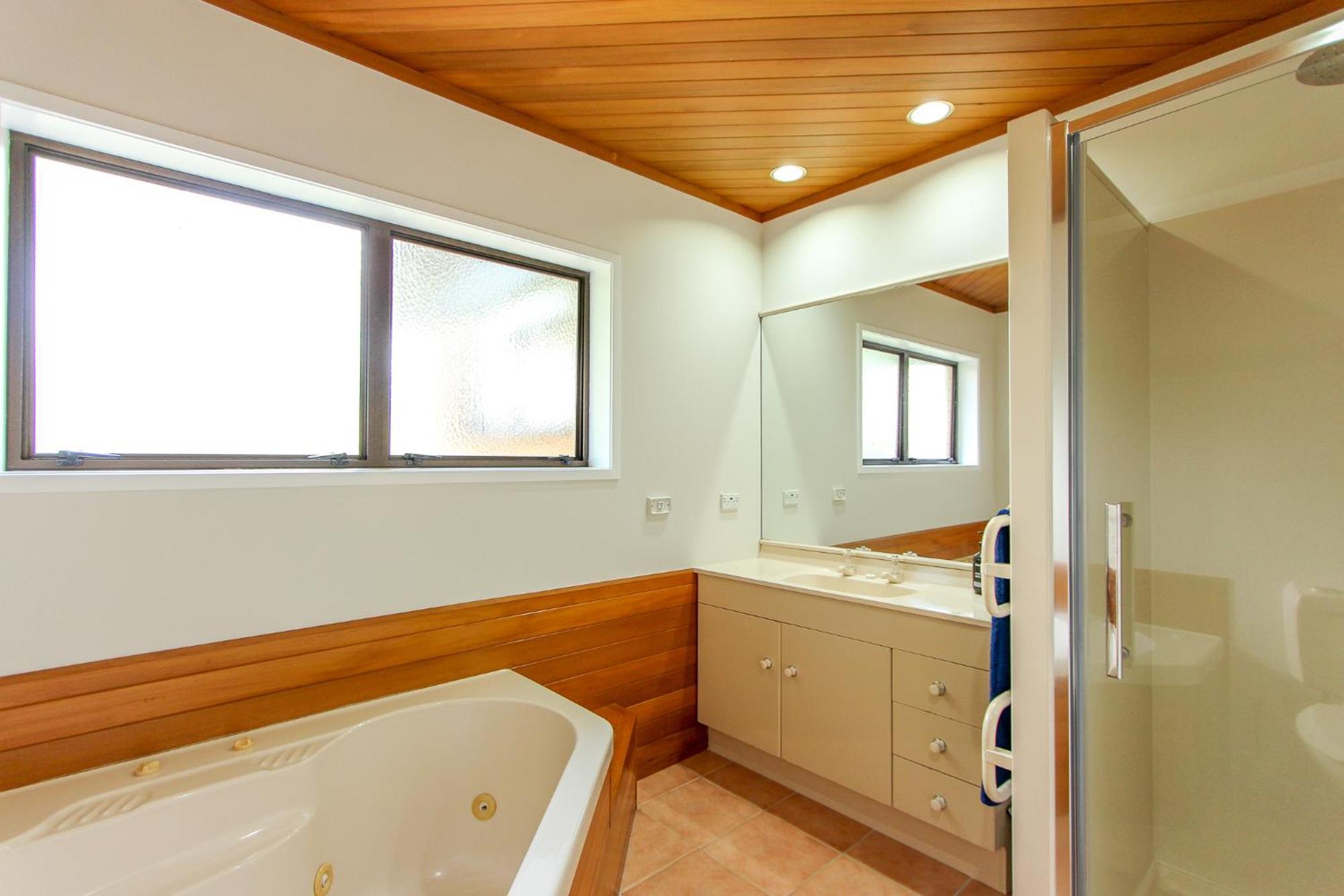 Spacious Retreat With Mountain View Роторуа Екстериор снимка