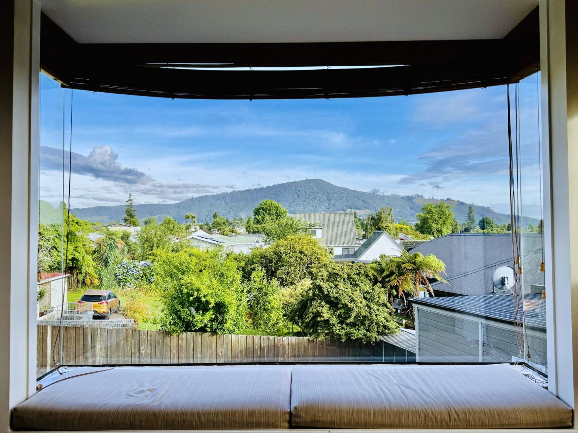 Spacious Retreat With Mountain View Роторуа Екстериор снимка